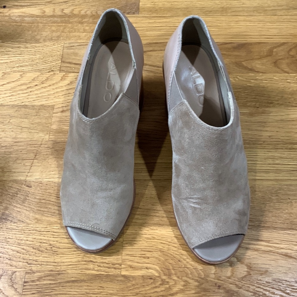 Aldo suede shoe